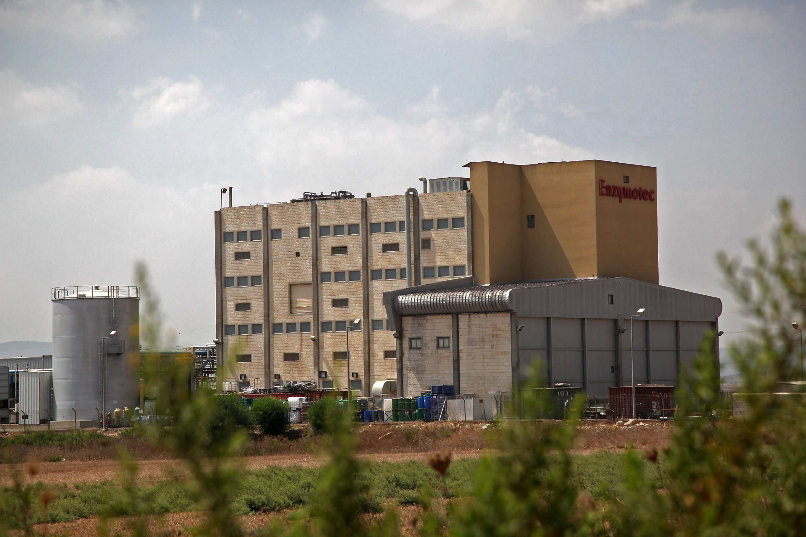 תמונה ממבט אחורי על מפעל אינזימוטק